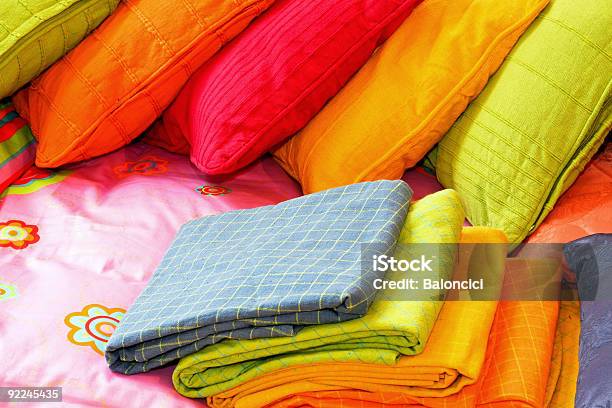 Colorato Da Letto - Fotografie stock e altre immagini di Camera da letto - Camera da letto, Colore brillante, Motivo decorativo