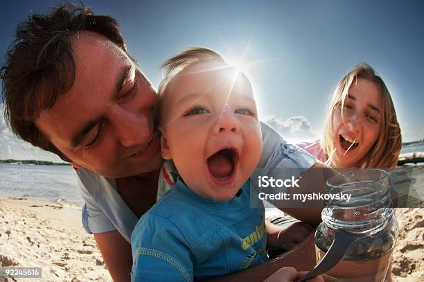 Famiglia Felice - Fotografie stock e altre immagini di 12-23 mesi - 12-23 mesi, Acqua minerale, Acqua potabile