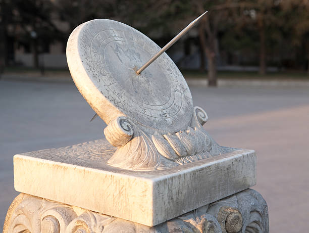 солнечные часы на рассвете - tsinghua стоковые фото и изображения