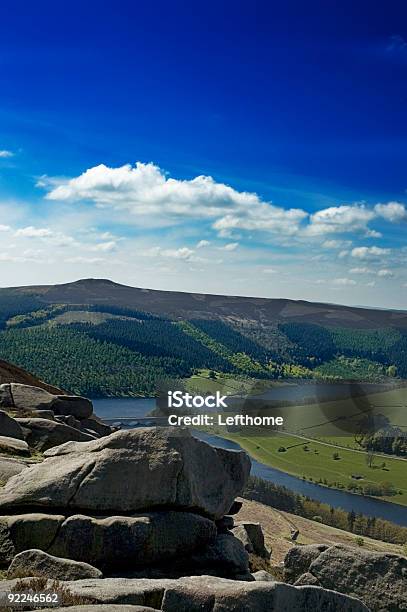 Foto de Vista Para O Camporeservatório De Ladybower e mais fotos de stock de Parque Nacional do Peak District - Parque Nacional do Peak District, Derbyshire, Colina