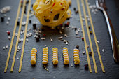fusilli-mit-fettuccine-und-linguini-nahaufnahme.jpg?b=1&s=170x170&k=20&c=FOxMFrtWk0nCyWDmr8RoaluF06Jz2XvtbESt2rQl1ns=