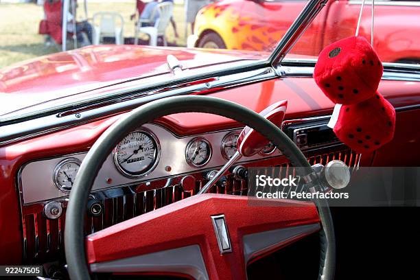 Tablica Zabytkowych Samochodów - zdjęcia stockowe i więcej obrazów Czerwony - Czerwony, Deska rozdzielcza, Drogomierz