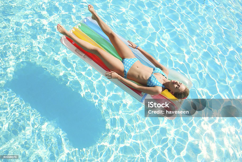 Chica en la piscina - Foto de stock de Actividad libre de derechos