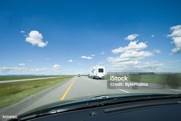 Foto de On The Road Again e mais fotos de stock de Alberta - Alberta, Autoestrada, Azul