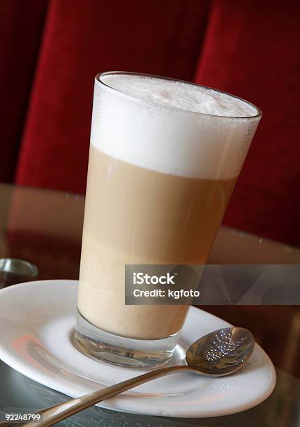 Caffè Nella Caffetteria - Fotografie stock e altre immagini di Cioccolata calda - Cioccolata calda, Bevanda calda, Bianco