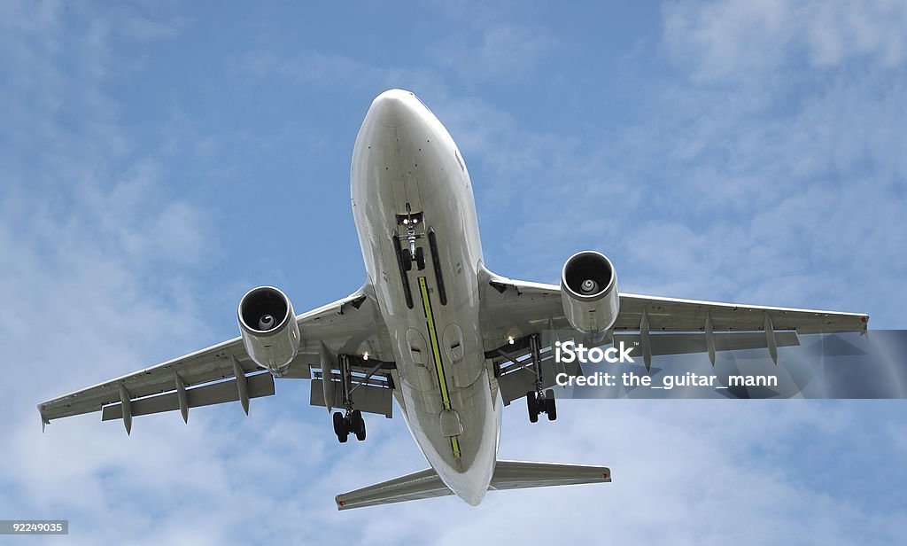 Grande jet landing - Foto de stock de Acima royalty-free