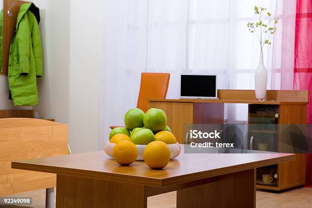 新鮮なフルーツテーブル - リンゴのストックフォトや画像を多数ご用意 - リンゴ, くつろぐ, オレンジ色