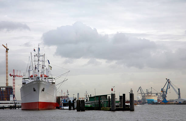 istock harbor of Hamburg 92249131