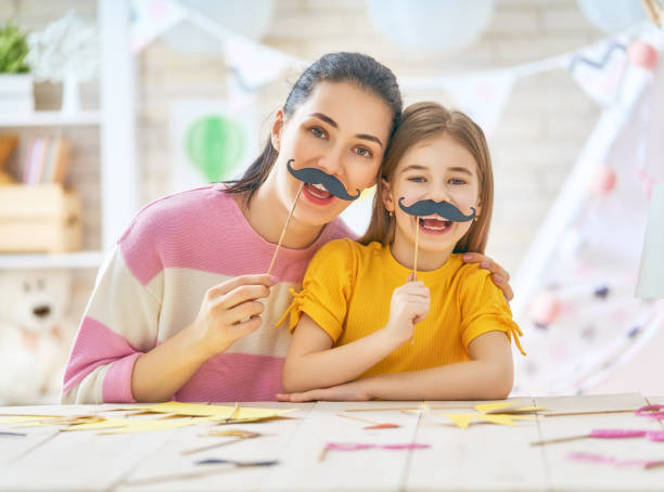 istock Mother and daughter with paper accessories 922496322