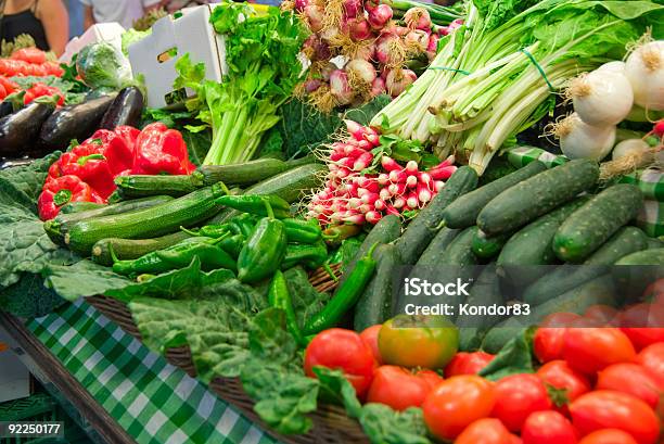 Photo libre de droit de Le Célèbre Marché De La Boqueria À Barcelone Espagne banque d'images et plus d'images libres de droit de Aliments et boissons