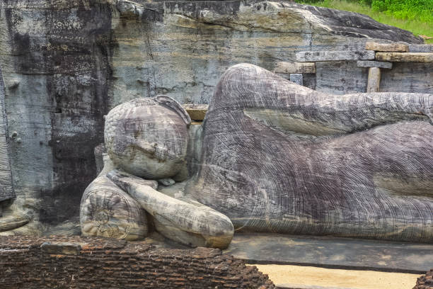 istock Reclining Buddha at Pollanaruwa 922506970