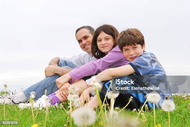 Glückliche Familie Stockfoto und mehr Bilder von Drei Gegenstände - Drei Gegenstände, Drei Personen, Drei Tiere