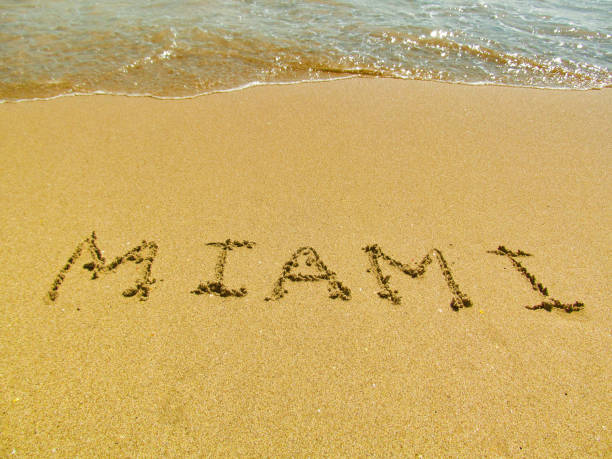 istock Hand drawn word on sand beach in Miami, Florida, USA. 922513366