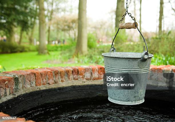 Eimer Mit Gut Stockfoto und mehr Bilder von Eimer - Eimer, Schacht, Grün