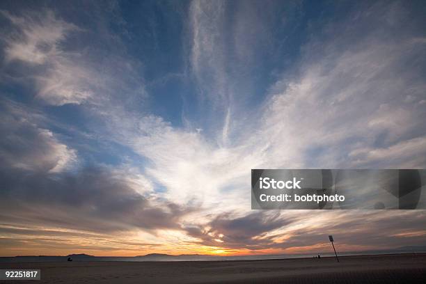 Windy Atardecer En La Playa Foto de stock y más banco de imágenes de California - California, Cielo, Cielo dramático