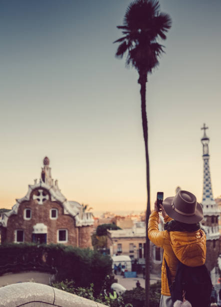 istock Tourist taking photos at Park Guell,Barcelona 922527164