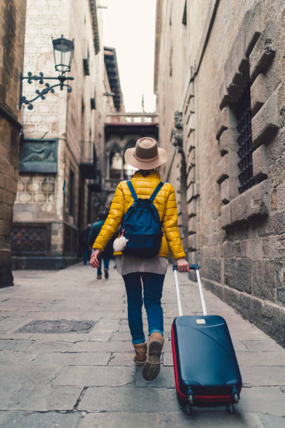 istock Tourist with suitcase just arrived in Barcelona 922527264