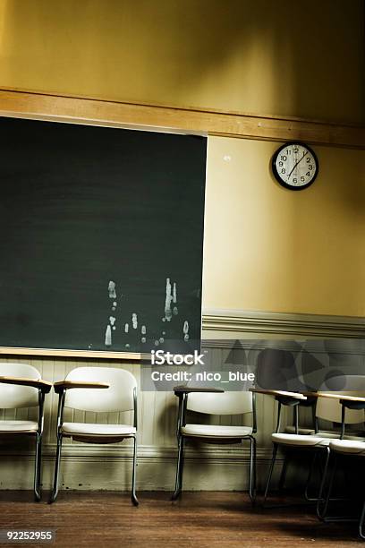 Siete Posición De Las 300 H Foto de stock y más banco de imágenes de Salón de clase - Salón de clase, Pizarra - Medios visuales, Sin personas