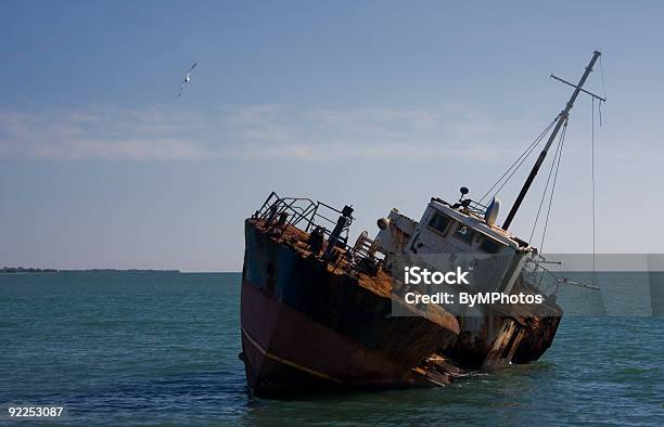 O Naufrágio - Fotografias de stock e mais imagens de Barco à Vela - Barco à Vela, Destroços, Embarcação Industrial