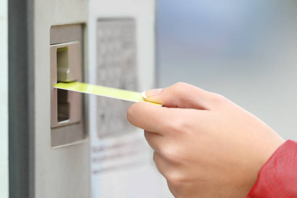 istock Woman paying with credit card in a payment machine 922531234