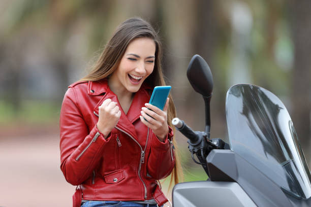 istock Excited motorbiker reading news online 922531668