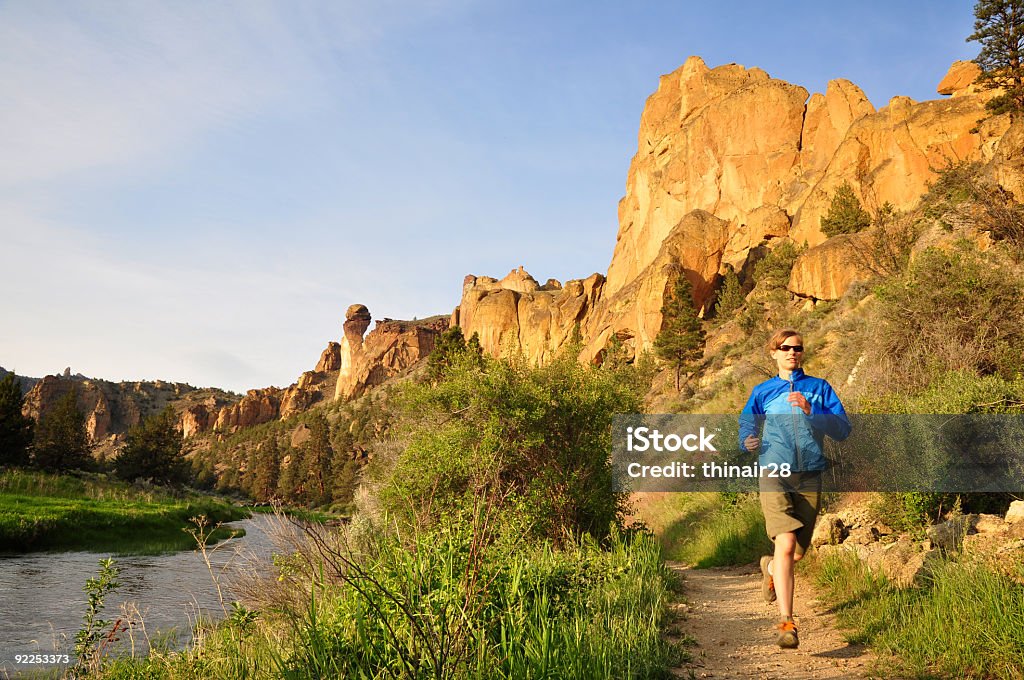Mulher para running em percursos de terra - Royalty-free Oregon - Estado dos EUA Foto de stock