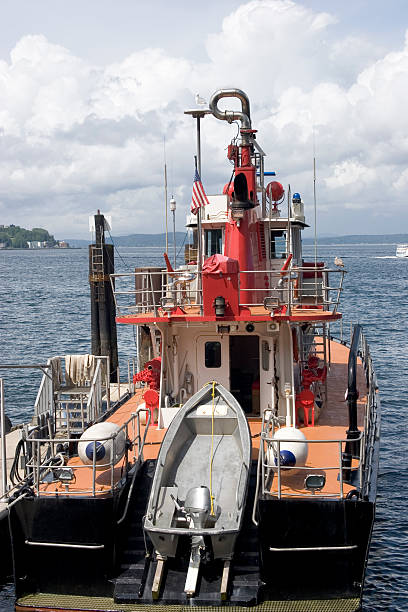 ピュージェット湾タグボート - tugboat puget sound nautical vessel pulling ストックフォトと画像