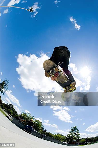 Sport Dazionetrasmissione - Fotografie stock e altre immagini di Andare sullo skate-board - Andare sullo skate-board, Bowl - Skatepark, Abbigliamento casual
