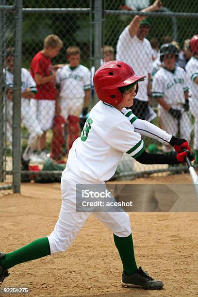 Homerun Foto de stock y más banco de imágenes de Accesorio de cabeza - Accesorio de cabeza, Base home - Deportes, Bate