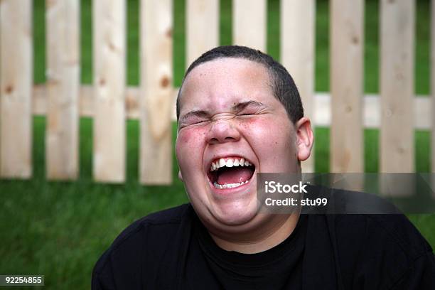 Menino Feliz - Fotografias de stock e mais imagens de Histeria - Histeria, Rir, Criança