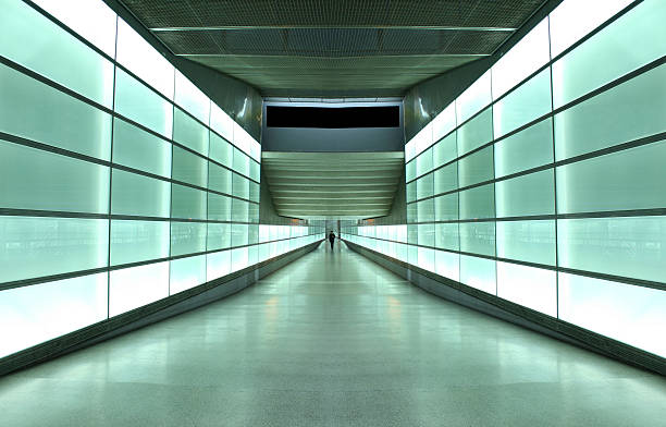 mur lumineux - wall corridor tunnel glass photos et images de collection