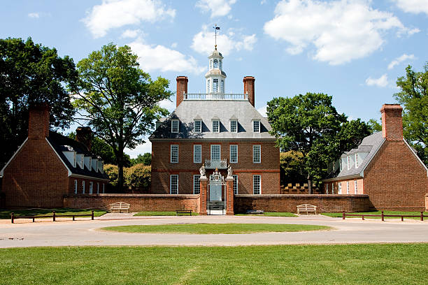 A view of the Governors Palace The Governor's Palace in Colonial Williamsburg, Virginia. A brick Colonial house with a courtyard, and former home of Thomas Jefferson. colonial style photos stock pictures, royalty-free photos & images