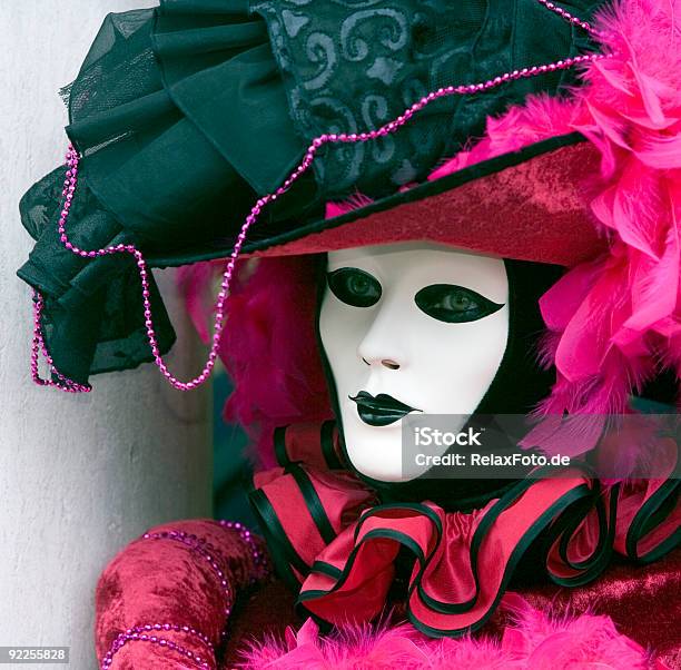 Bianco Donna Con Maschera Di Carnevale In Costume Nella Splendida Venezia - Fotografie stock e altre immagini di Donne