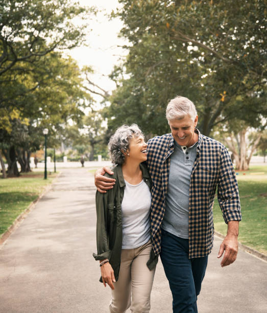 permanecer en el amor, tan especial - men gray hair vitality healthy lifestyle fotografías e imágenes de stock