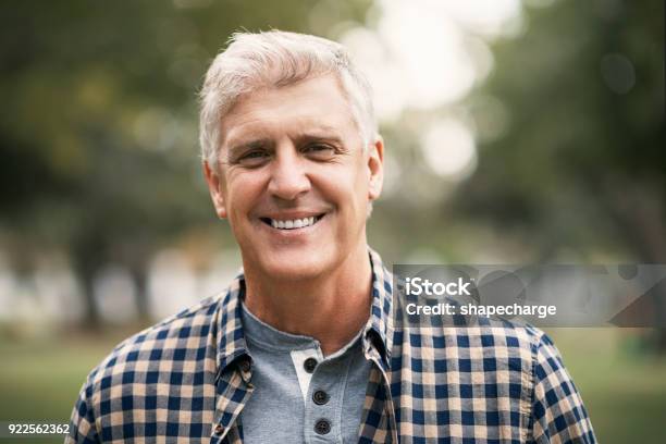 Glückliche Tage Ich Bin Im Ruhestand Stockfoto und mehr Bilder von Lächeln - Lächeln, Männer, Männer über 40