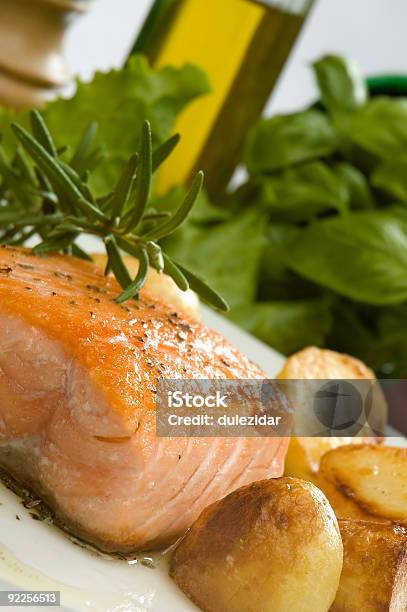 Salmone - Fotografie stock e altre immagini di Alimentazione sana - Alimentazione sana, Alla griglia, Carne