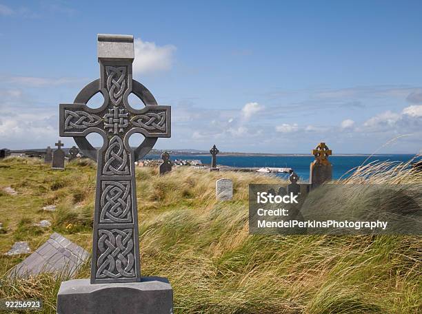 Photo libre de droit de Croix Celtique banque d'images et plus d'images libres de droit de Croix celtique - Croix celtique, Croix religieuse, Tombe