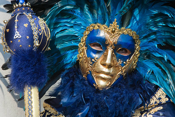 Bleu masque d'or avec des plumes - Photo