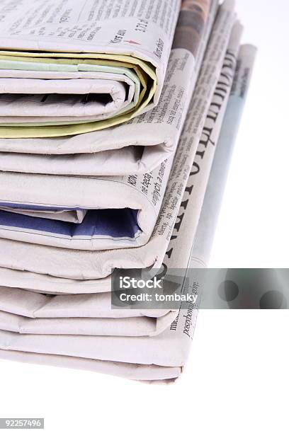 Газеты — стоковые фотографии и другие картинки Белый - Белый, Бизнес, Вертикальный