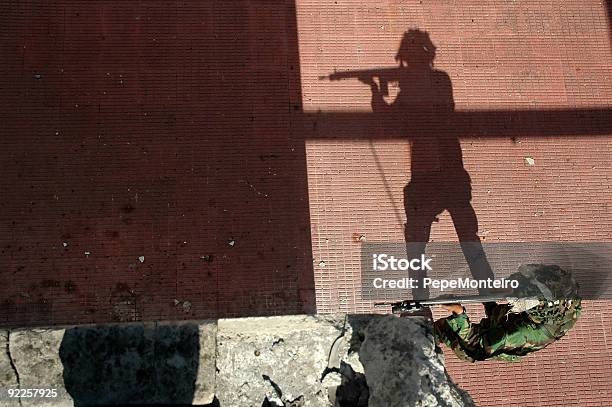 Foto de Campo De Treinamento Militar Contralimpeza Áreas Urbanas e mais fotos de stock de Arma de Fogo