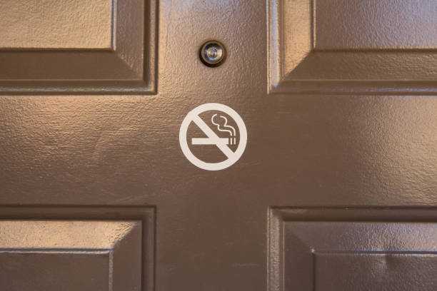 istock No smoking sign on the wall 922579630