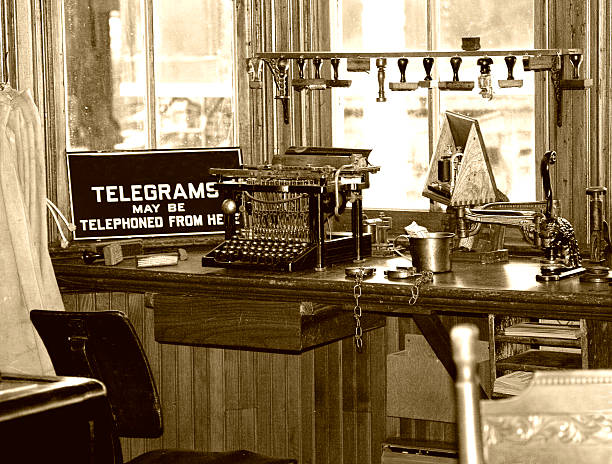 retro telegraph oficina - wireless telegraphy fotografías e imágenes de stock