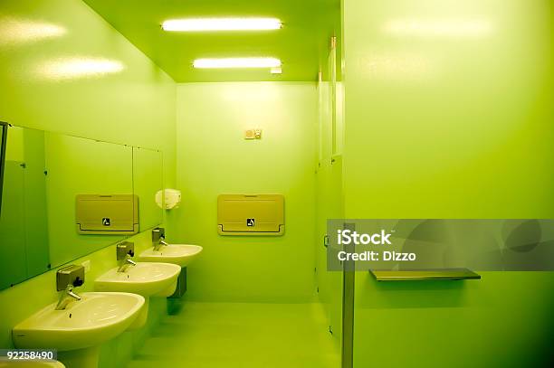 Зеленый Ванная Комната — стоковые фотографии и другие картинки Ванная или туалет - Ванная или туалет, Архитектура, Без людей