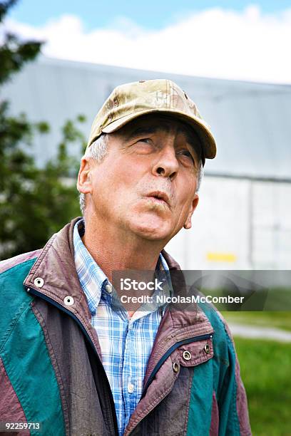 Idoso Assobiar - Fotografias de stock e mais imagens de Assobiar - Assobiar, Agricultor, Homens Idosos