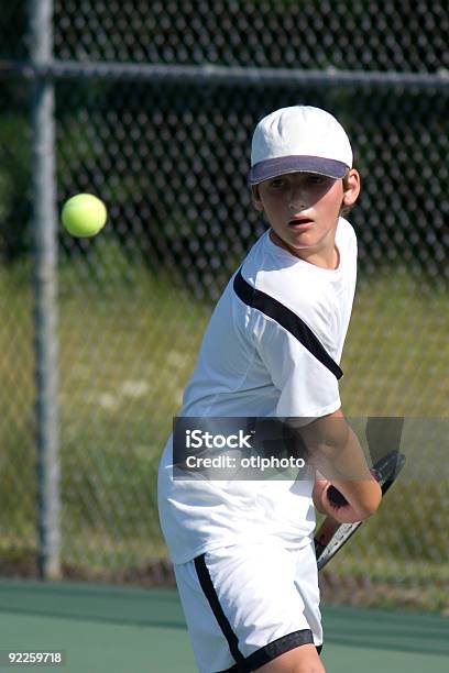 Retorno De Tenis Foto de stock y más banco de imágenes de Adolescente - Adolescente, Jugar, Niños