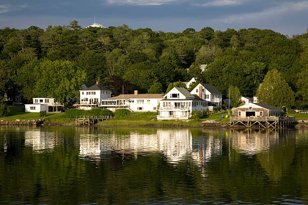 istock Traditional New England House 92259879