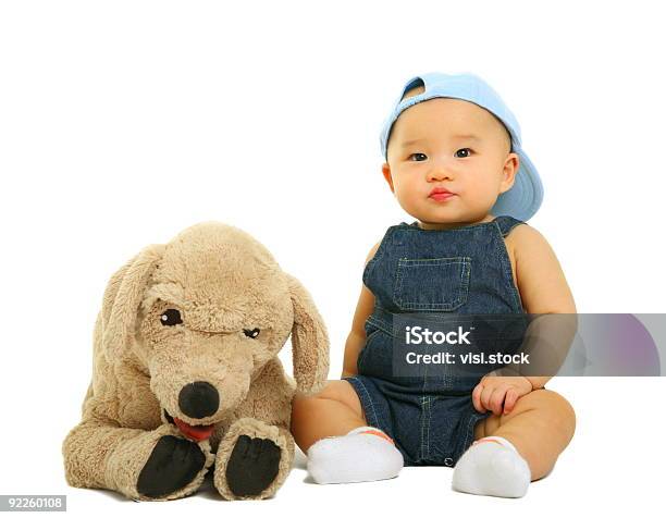 Foto de Tranquilo Bebê Com Seu Animal De Pelúcia e mais fotos de stock de Bebê - Bebê, Beleza, Bicho de pelúcia