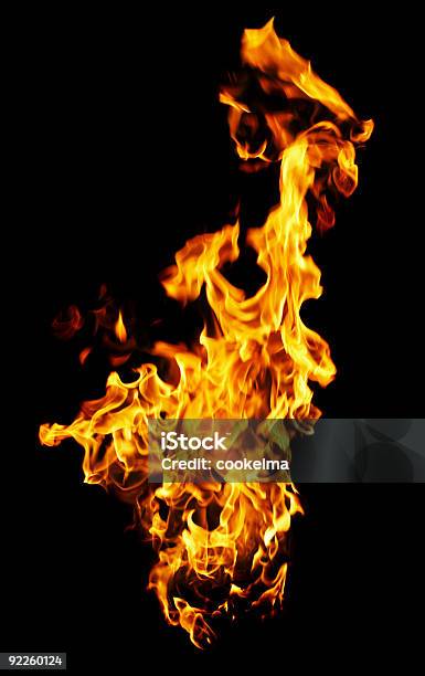 Огонь Фото На Чёрном Фоне — стоковые фотографии и другие картинки Без людей - Без людей, Бушующее пламя, Вертикальный