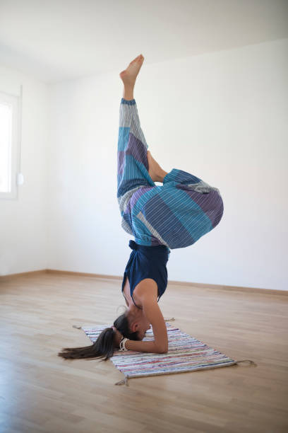 istock Experienced Yogi Girl 922603672