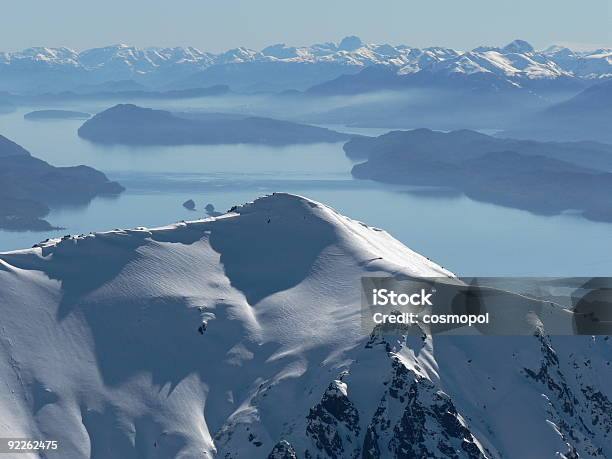 Scena Di Montagna Della Patagonia - Fotografie stock e altre immagini di A mezz'aria - A mezz'aria, Acqua, Ambientazione esterna